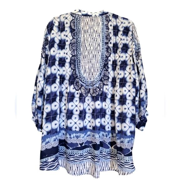 1X MULTIPLES Mixed Media Circles V Neck Button Down Balloon Sleeve Tunic - Picture 3 of 4